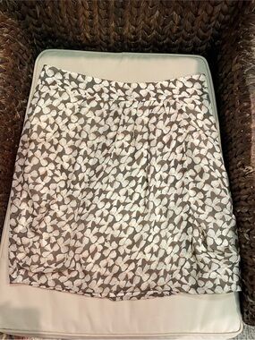 Banana Republic - Bow print skirt - size 6